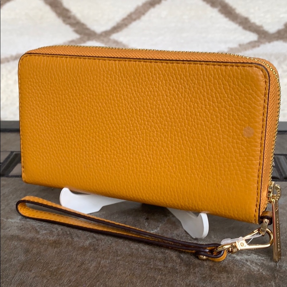 MICHAEL KORS JET SET TRAVEL LG FLAT MF PHN CASE - Picture 7 of 16